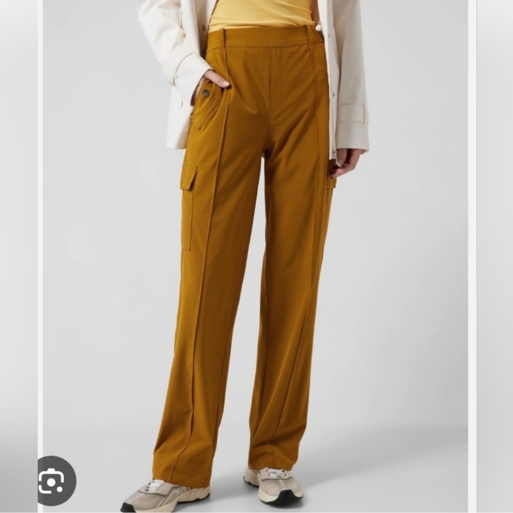 Athleta Women's Size 8 Mustard Vienna Cargo Pant